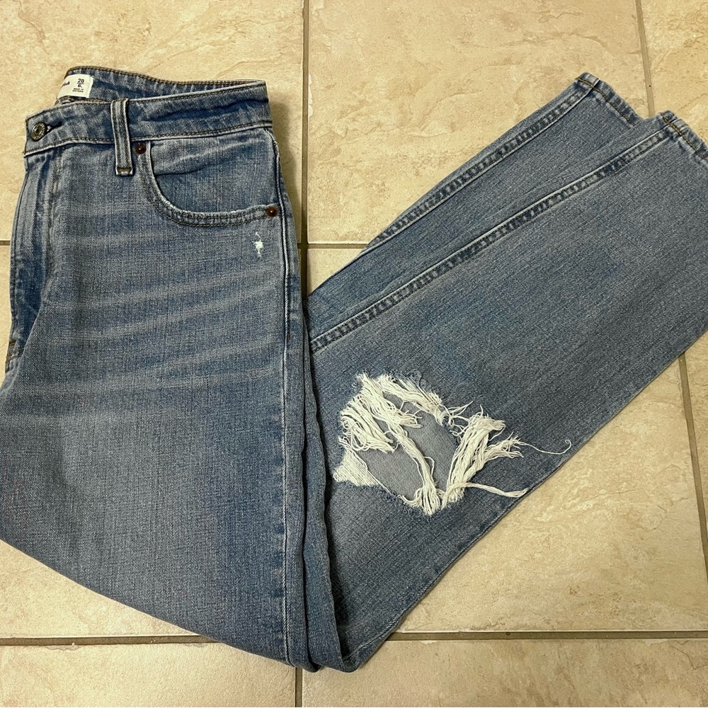 Abercrombie & Fitch The Mom High Rise Curve Love Jeans - Sz 28
